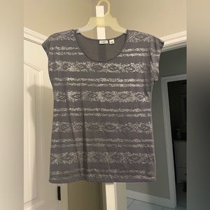 3 women’s tops/shirts